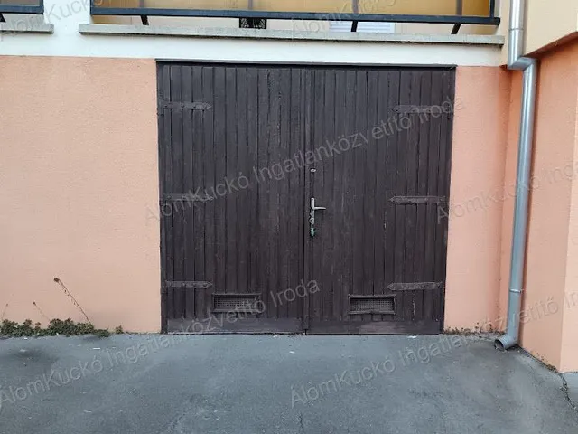 Eladó garázs Kaposvár 18 nm