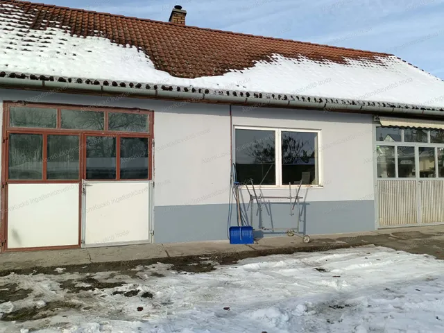 Eladó kereskedelmi és ipari ingatlan Taszár 210 nm