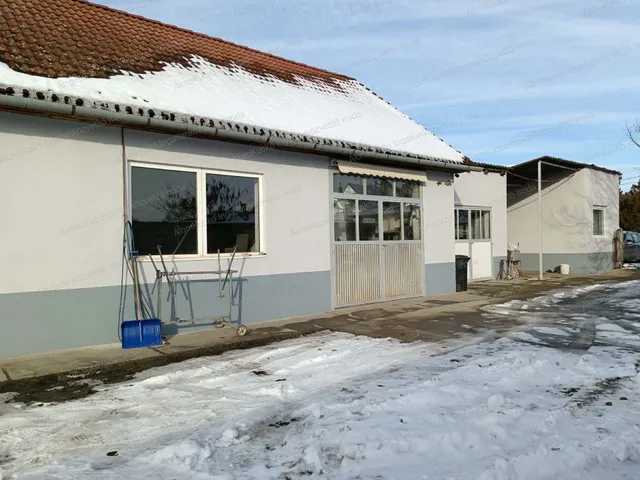 Eladó kereskedelmi és ipari ingatlan Taszár 210 nm