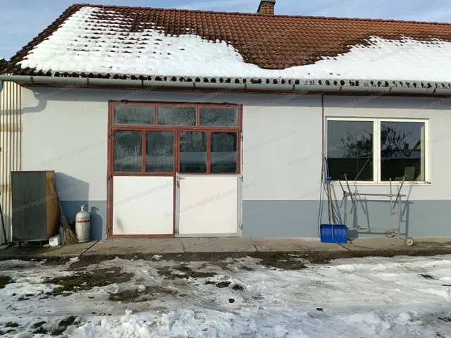 Eladó kereskedelmi és ipari ingatlan Taszár 210 nm