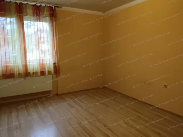 Kiadó lakás Kaposvár, Belváros 27 nm