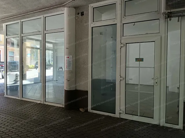 Kiadó kereskedelmi és ipari ingatlan Kaposvár, Belváros, Teleki utca 56 nm