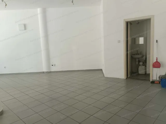 Kiadó kereskedelmi és ipari ingatlan Kaposvár, Belváros, Teleki utca 56 nm