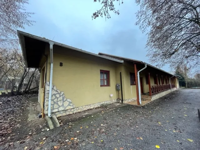 Eladó kereskedelmi és ipari ingatlan Nyíregyháza, Kertváros 1829 nm