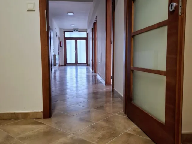 Kiadó kereskedelmi és ipari ingatlan Nyíregyháza, Belváros 124 nm