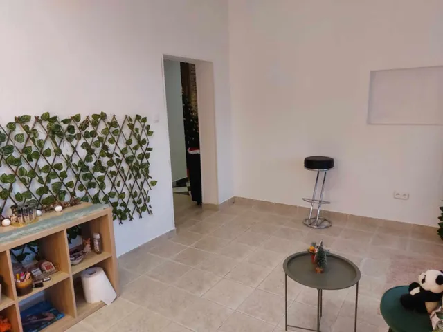 Kiadó kereskedelmi és ipari ingatlan Nyíregyháza, Belváros 160 nm