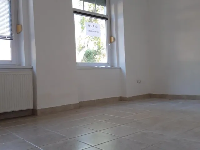 Kiadó kereskedelmi és ipari ingatlan Nyíregyháza, Belváros 160 nm