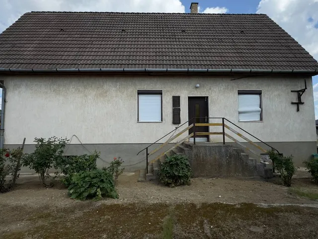 Eladó ház Nyíregyháza, Rozsrétszőlő 112 nm