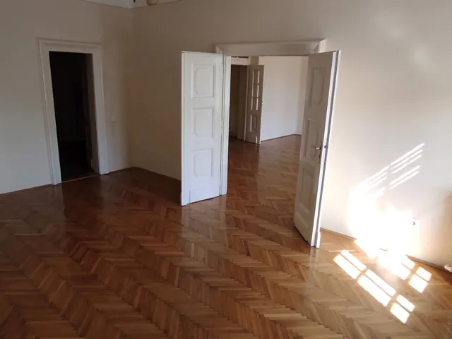 Kiadó kereskedelmi és ipari ingatlan Nyíregyháza, Belváros 143 nm