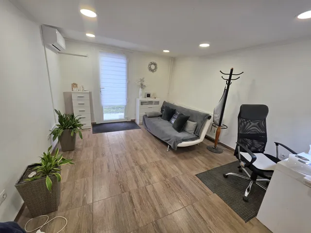 Eladó kereskedelmi és ipari ingatlan Nyíregyháza, Belváros 35 nm