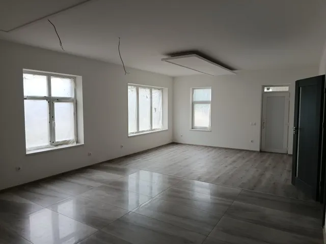 Eladó lakás Nyíregyháza, Oros, Színes u. 102 nm