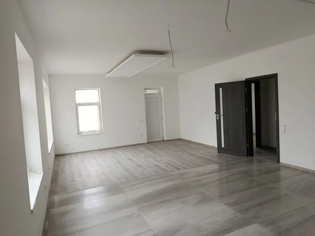 Eladó lakás Nyíregyháza, Oros, Színes u. 102 nm