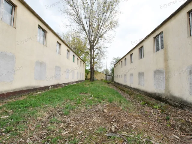 Eladó kereskedelmi és ipari ingatlan Százhalombatta 650 nm