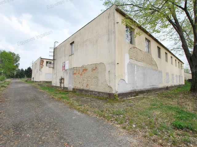 Eladó kereskedelmi és ipari ingatlan Százhalombatta 650 nm