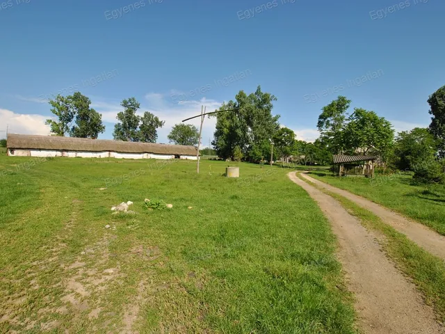 Eladó telek Nagytarcsa 578 nm