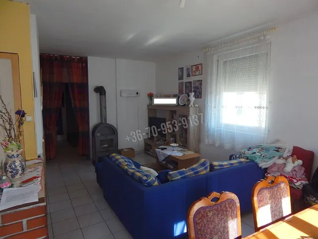 Eladó ház Gyulakeszi 290 nm
