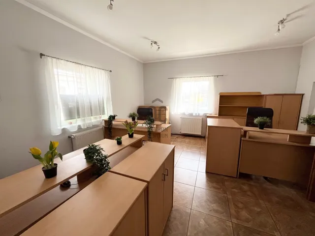 Eladó kereskedelmi és ipari ingatlan Budapest XXIII. kerület, Soroksár 358 nm