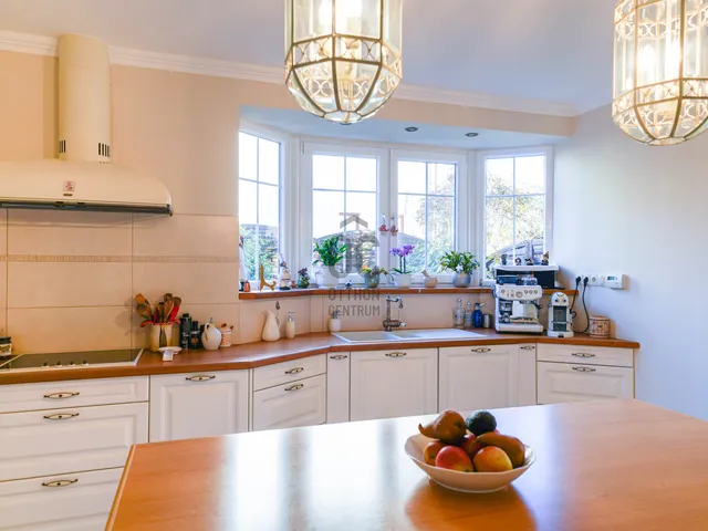 Eladó ház Üröm 186 nm