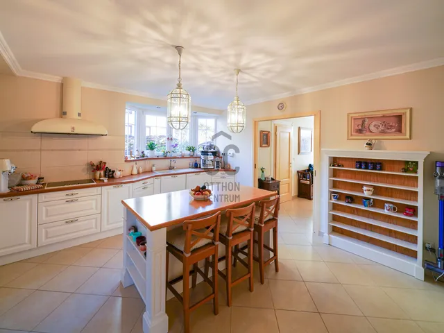 Eladó ház Üröm 186 nm