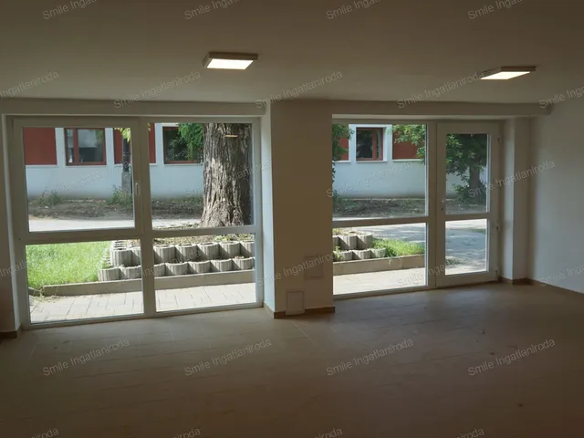 Eladó kereskedelmi és ipari ingatlan Nyíregyháza 36 nm