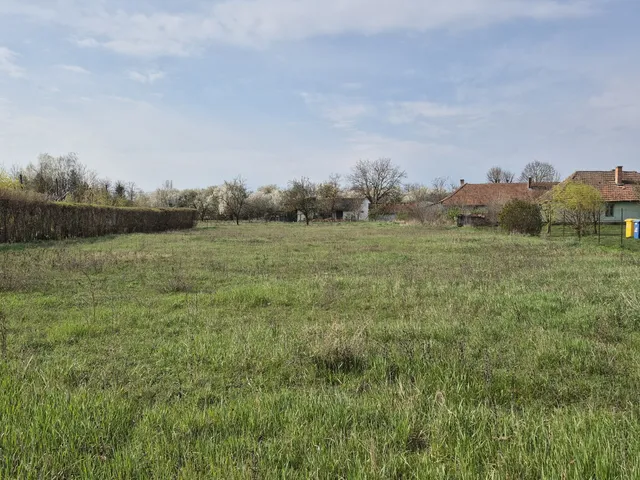 Eladó telek Békéscsaba, Fényes 1361 nm