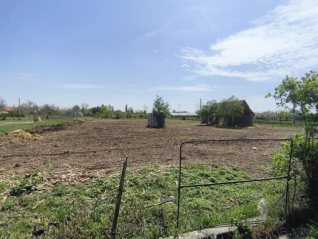 Eladó telek Békéscsaba, Kenderföldek 3321 nm