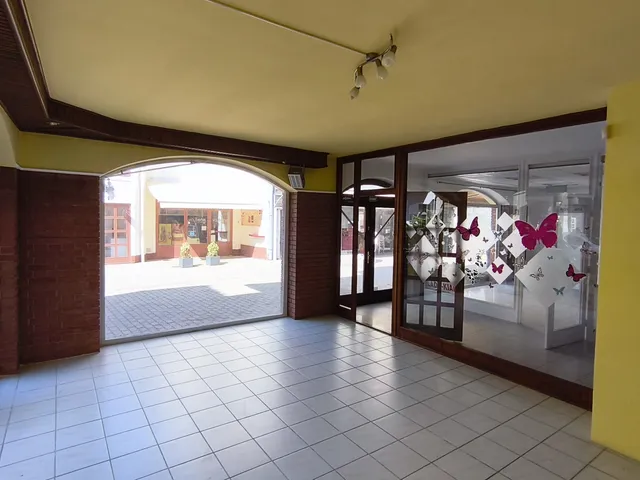 Eladó kereskedelmi és ipari ingatlan Békéscsaba, Belváros 140 nm