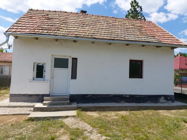 Eladó ház Hernád 45 nm