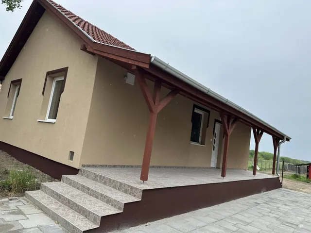 Eladó ház Örkény 76 nm