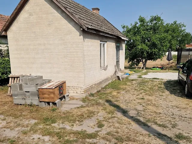 Eladó telek Dabas 12 nm