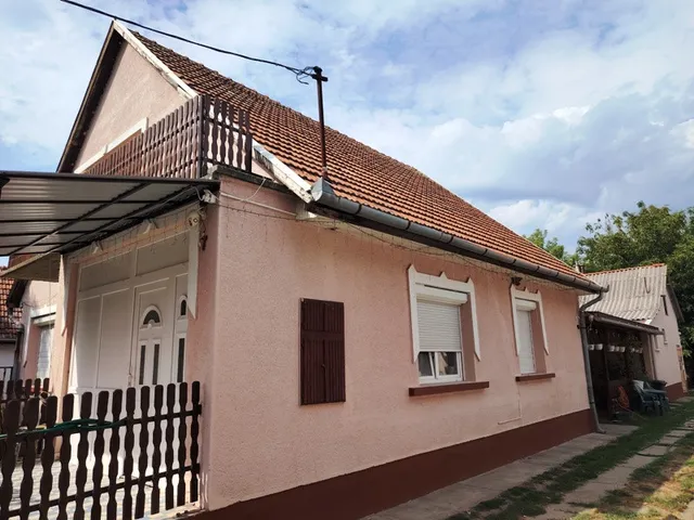 Eladó ház Tatárszentgyörgy 240 nm
