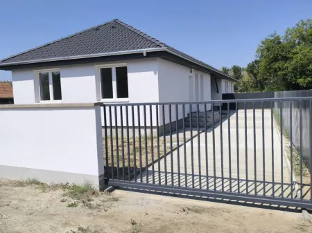 Eladó ház Dánszentmiklós 60 nm