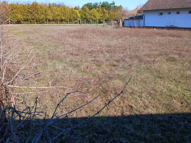 Eladó telek Dabas 1100 nm