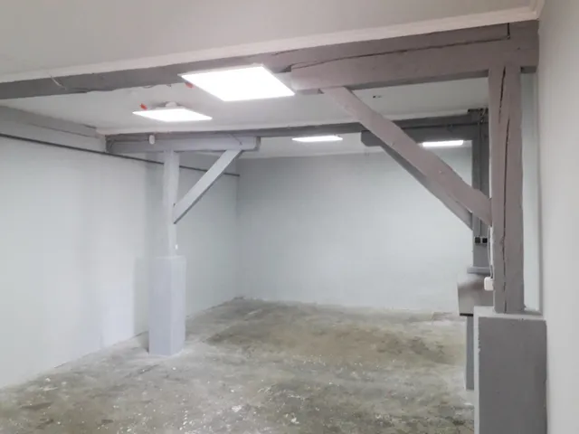 Kiadó kereskedelmi és ipari ingatlan Dabas 180 nm