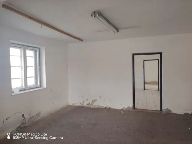 Eladó kereskedelmi és ipari ingatlan Lajosmizse 161 nm