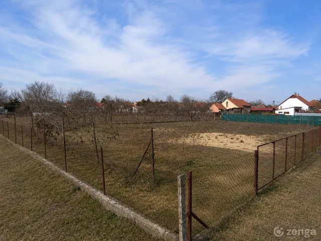 Eladó telek Pusztavacs 830 nm