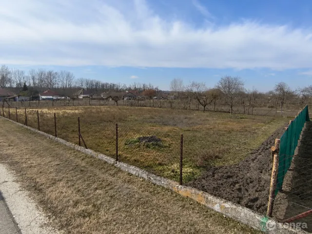 Eladó telek Pusztavacs 830 nm