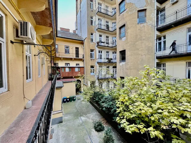 Eladó lakás Budapest VI. kerület 52 nm