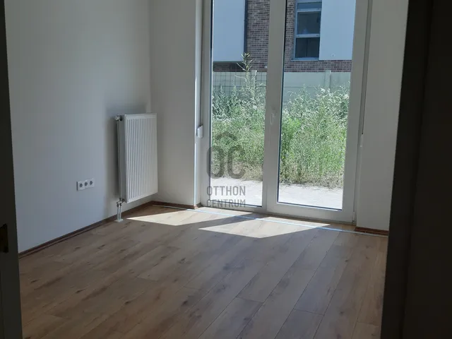 Eladó kereskedelmi és ipari ingatlan Budapest III. kerület, Csillaghegy 389 nm