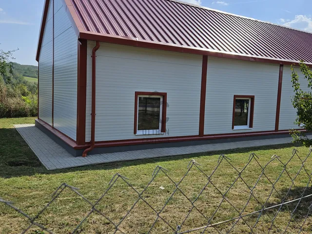 Eladó kereskedelmi és ipari ingatlan Szorosad 320 nm