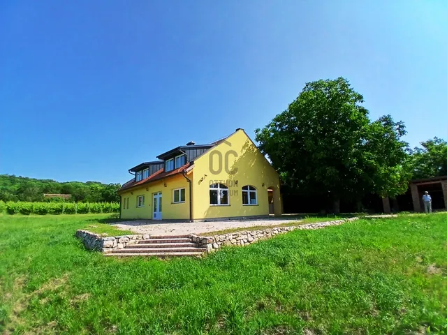 Eladó ház Siklós 247 nm