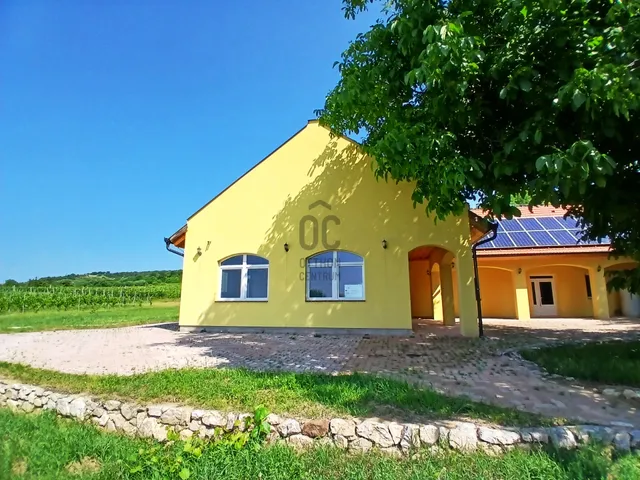 Eladó ház Siklós 247 nm