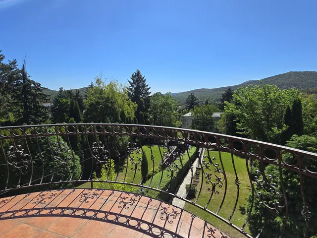 Kiadó ház Budapest II. kerület, Remetekertváros 300 nm