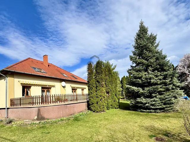 Eladó ház Szada 205 nm