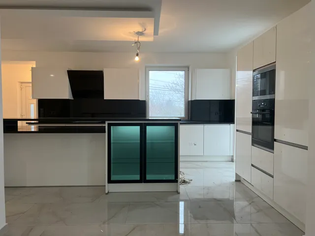 Eladó ház Budapest III. kerület, Ürömhegy 209 nm