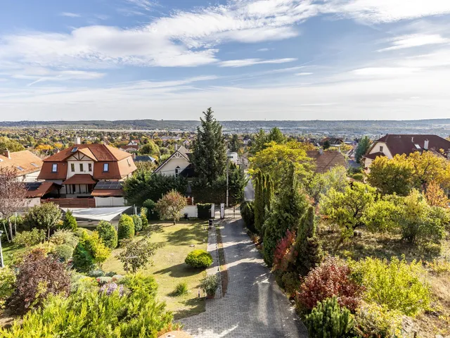 Eladó ház Budaörs 280 nm