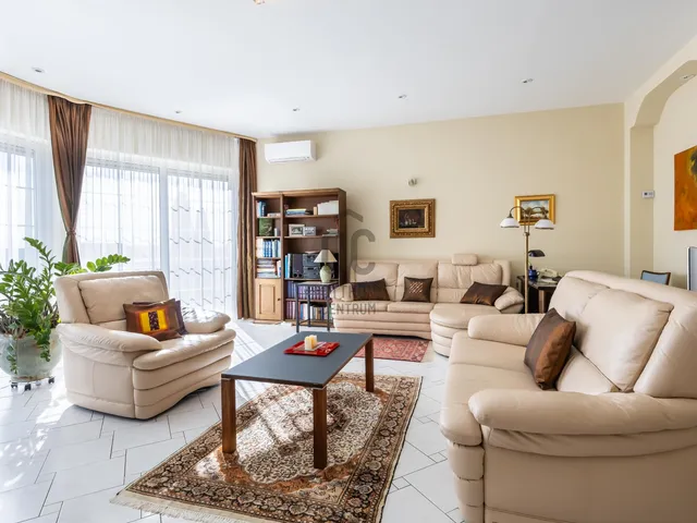 Eladó ház Budaörs 280 nm