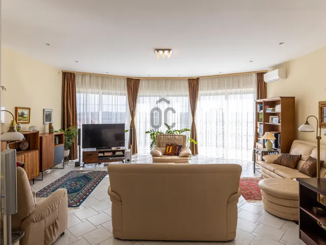 Eladó ház Budaörs 280 nm