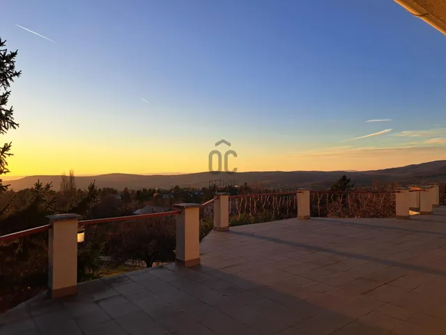 Eladó ház Budakeszi 400 nm