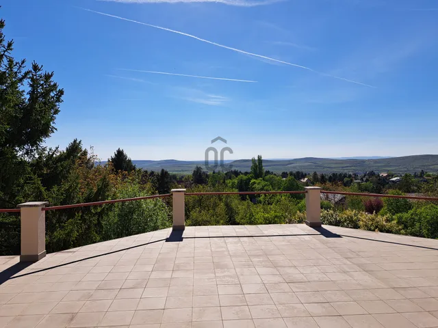 Eladó ház Budakeszi 400 nm